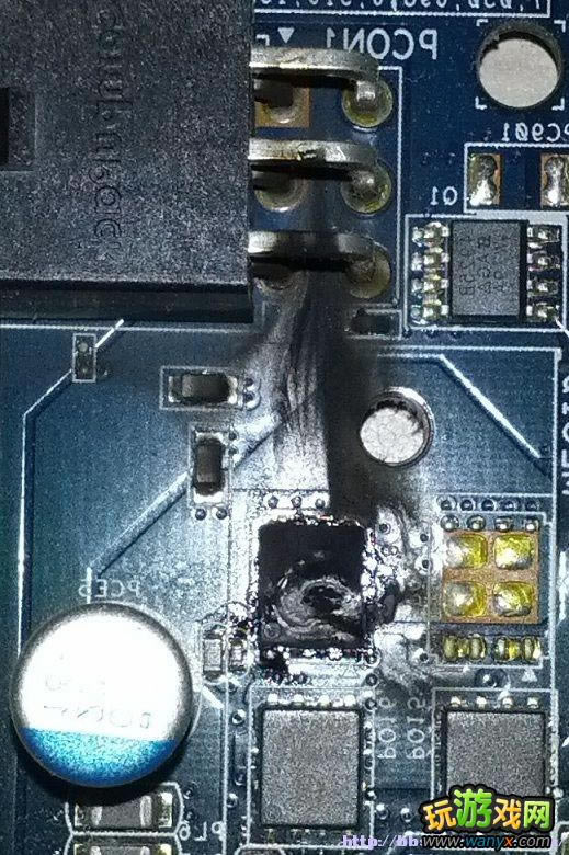 《超级房车赛:起点2》撞车出现马赛克花屏如何回事?